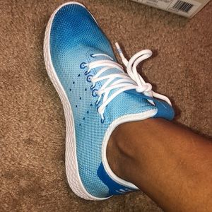 adidas Hu (pharrell williams) light blue size 4.5